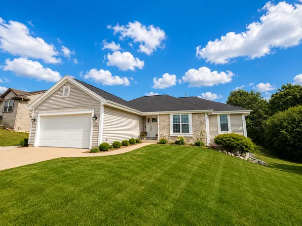W143N9638 Amber Dr, Germantown, WI 53022