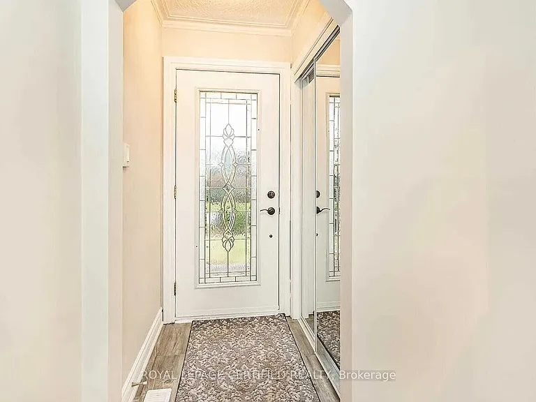 481 Sandmere Pl — Photo 2