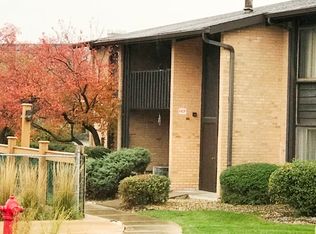 6119 Knollwood Dr #203, Willowbrook, IL 60527