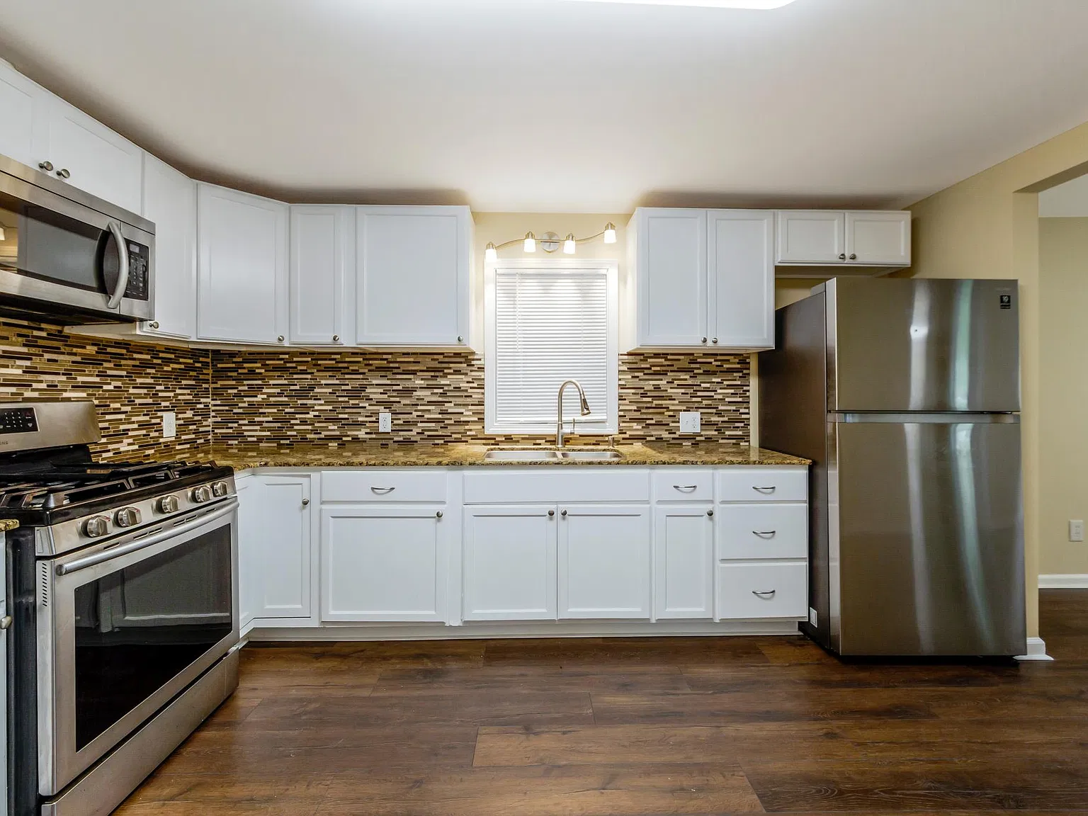 3 bed, 1200 sqft, $1,440 — Photo 3