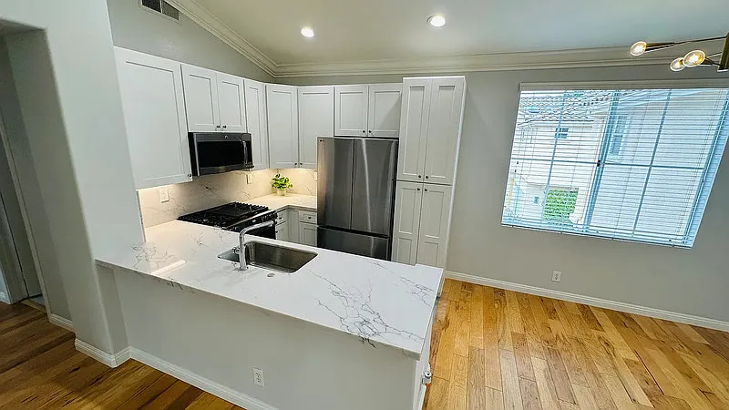 2 bed, 2.0 bath, 1079 sqft, $3,129 — Photo 2
