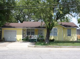 1804 E Crestwood Dr, Victoria, TX 77901