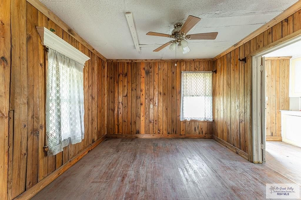 c. 1920 Small Fixer Upper For Sale in Combes, TX. 89K Sold Old