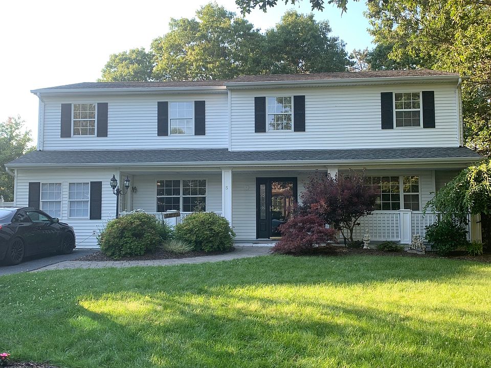 1st image of 5 Larry Ct