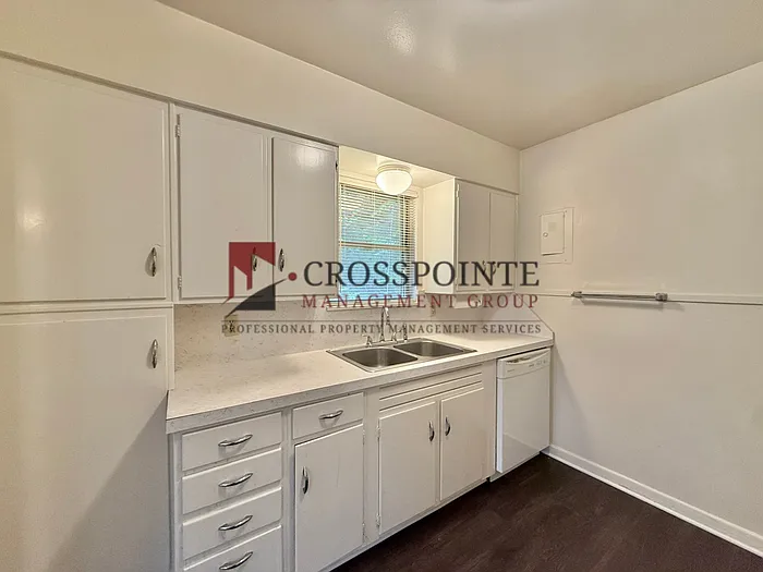 430 E Hudson St — Photo 6