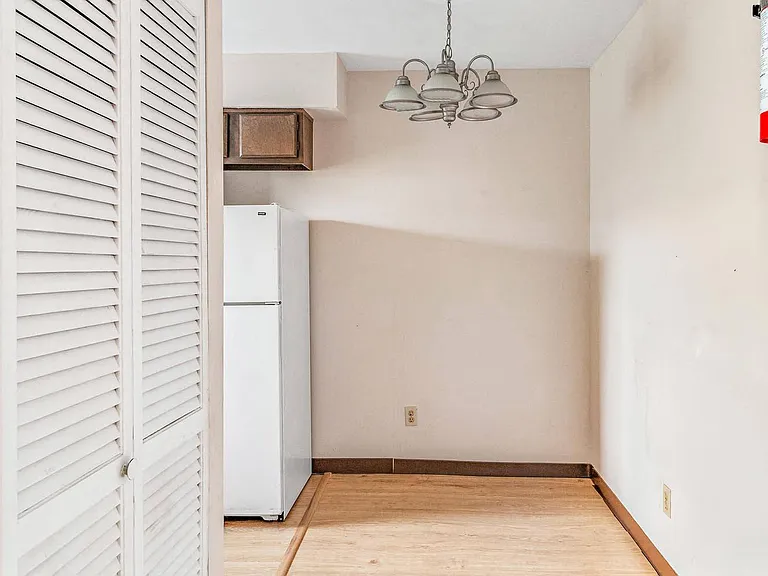 Walnut Street Apartments — Photo 11