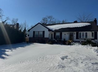 692 Woodside Dr, Wantagh, NY 11793
