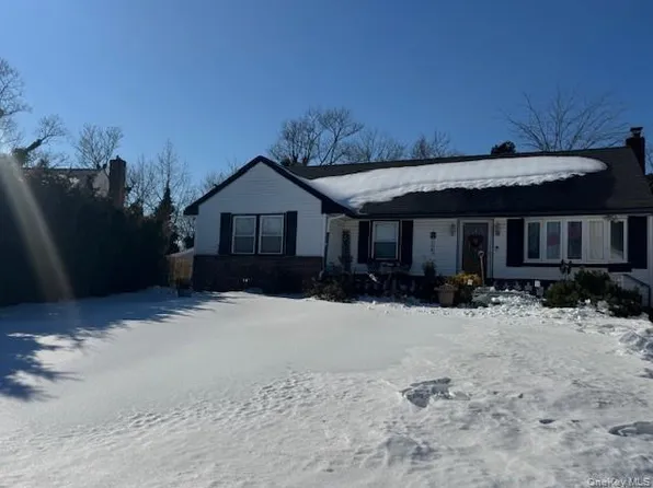 692 Woodside Drive, Wantagh, NY 11793