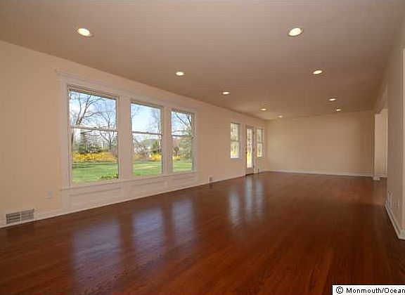 3rd image of 83 Harbor Green Cir