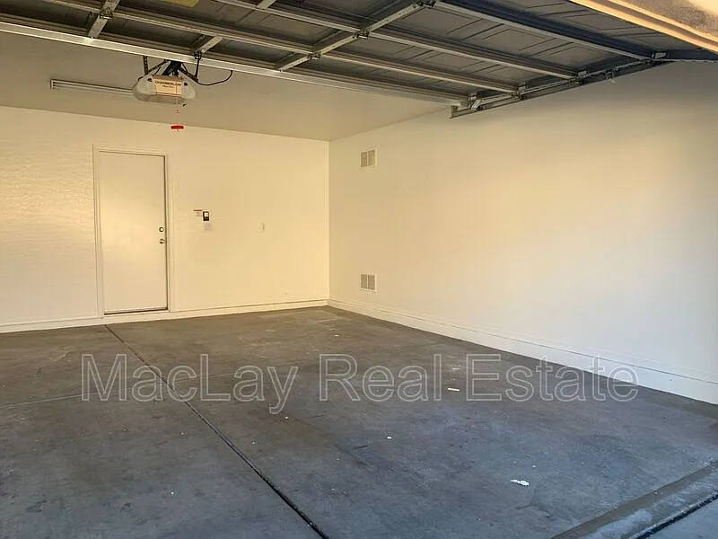 3 bed, 2.5 bath, 1522 sqft, $1,950 — Photo 4