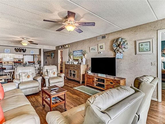 4th image of 3350 S Fletcher Ave #6D