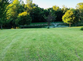 956 Parkview Ln, Victoria, MN 55386