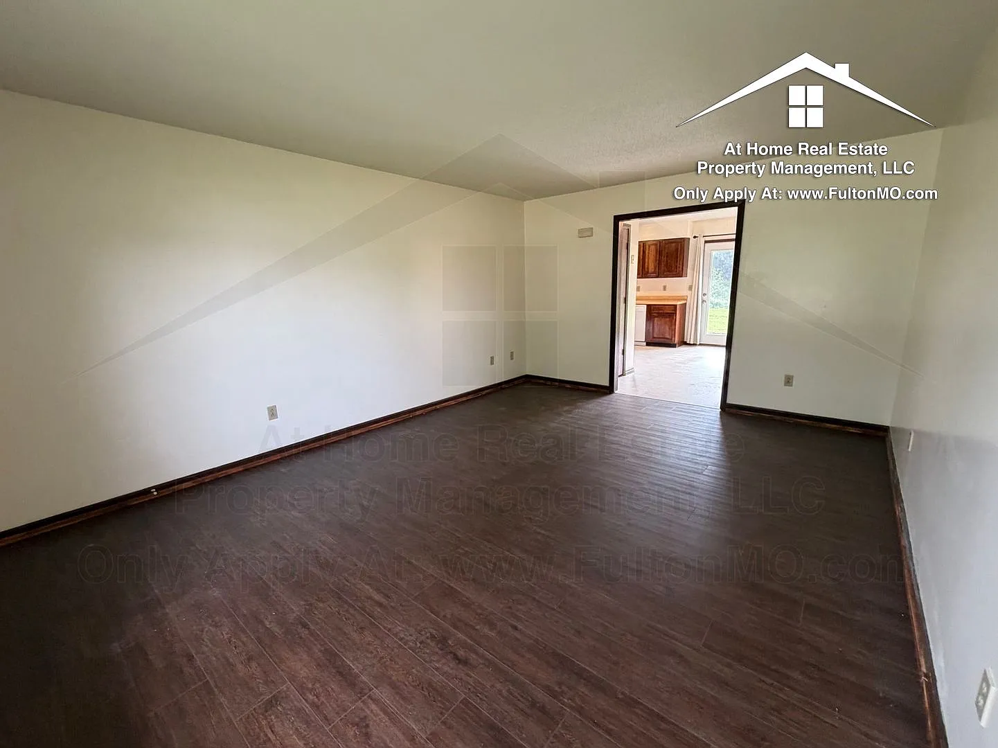 West View Street 617 Duplex — Photo 4