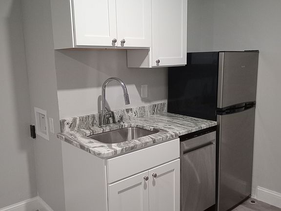2nd image of 460 Main St APT 3