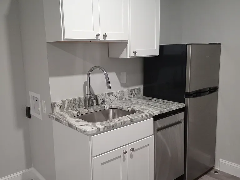 460 Main St #3 — Photo 2