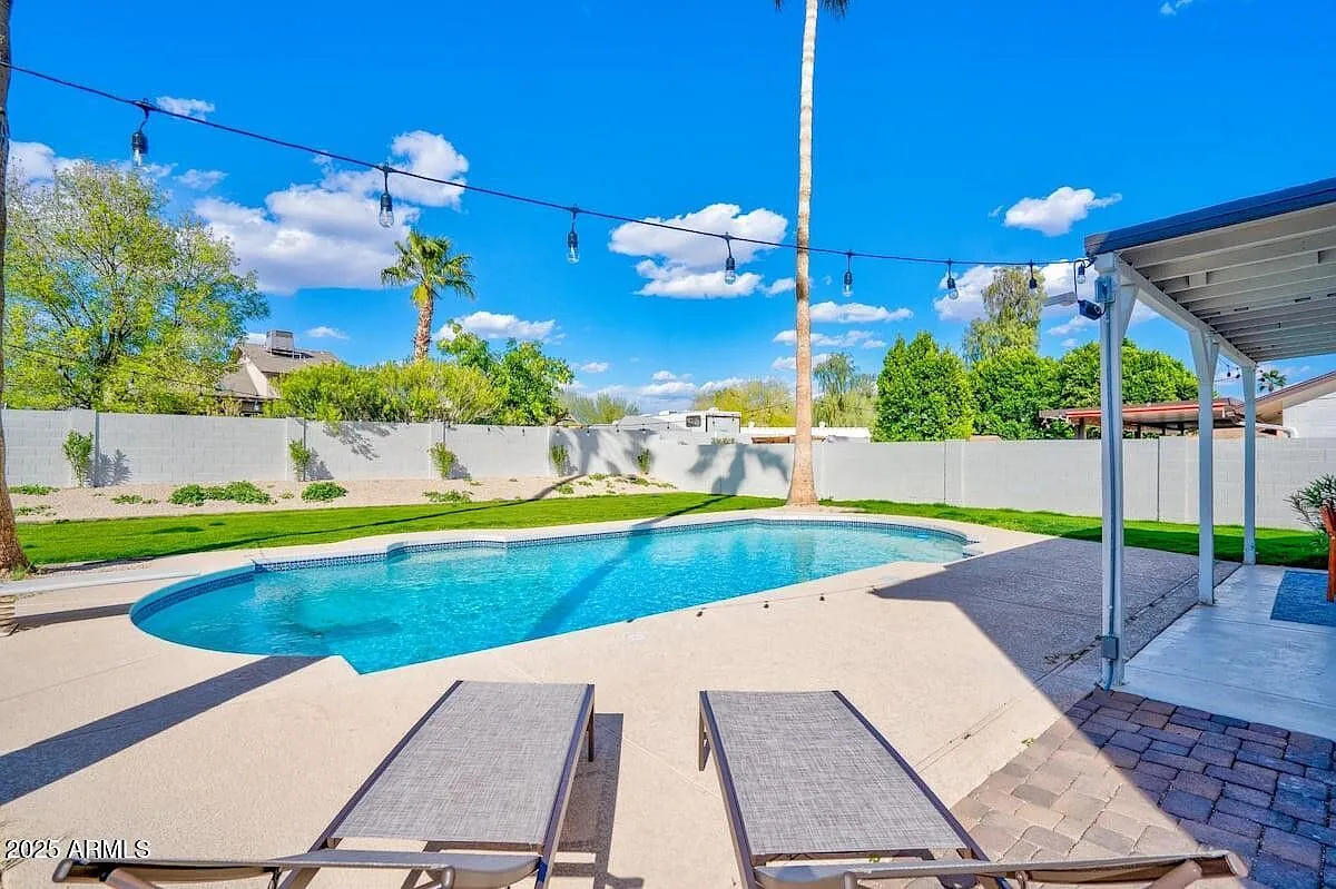 3 bed, 1465 sqft, $3,999 — Photo 3