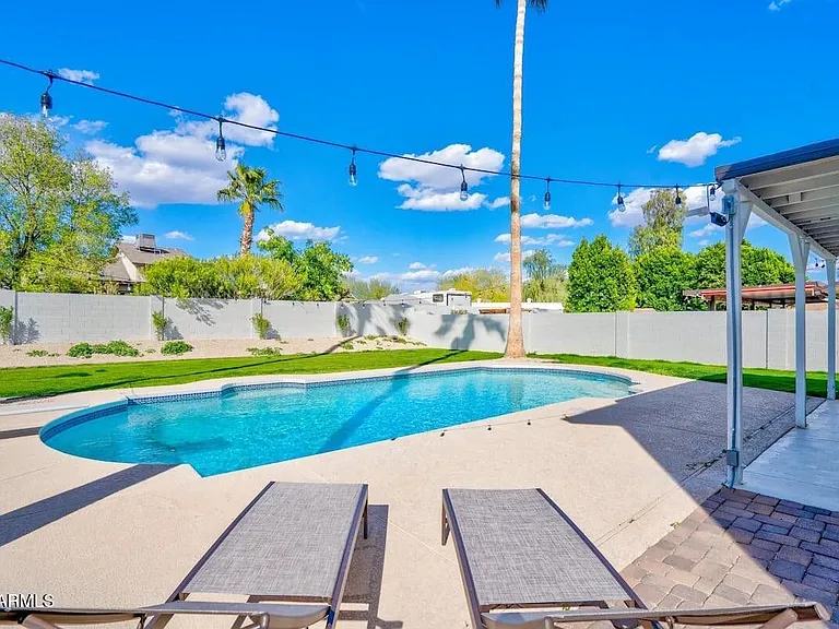4326 E Whitney Ln — Photo 3