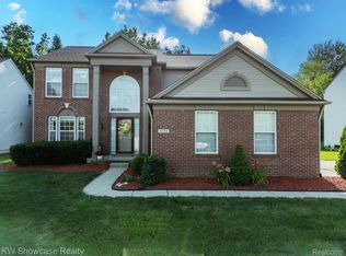 8258 Hummingbird Dr, Ypsilanti, MI 48197