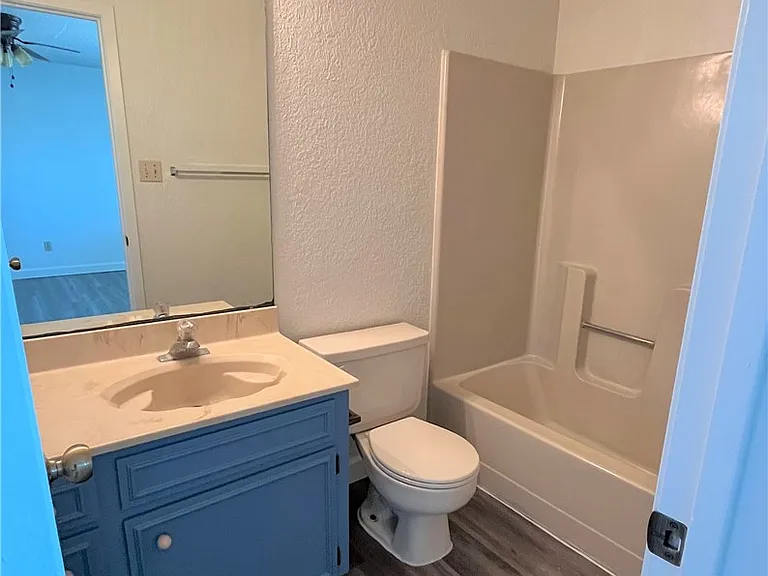 15209 Leeward Dr #B9 — Photo 4