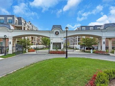 1000 Royal Ct #1211, New Hyde Park, NY, 11040