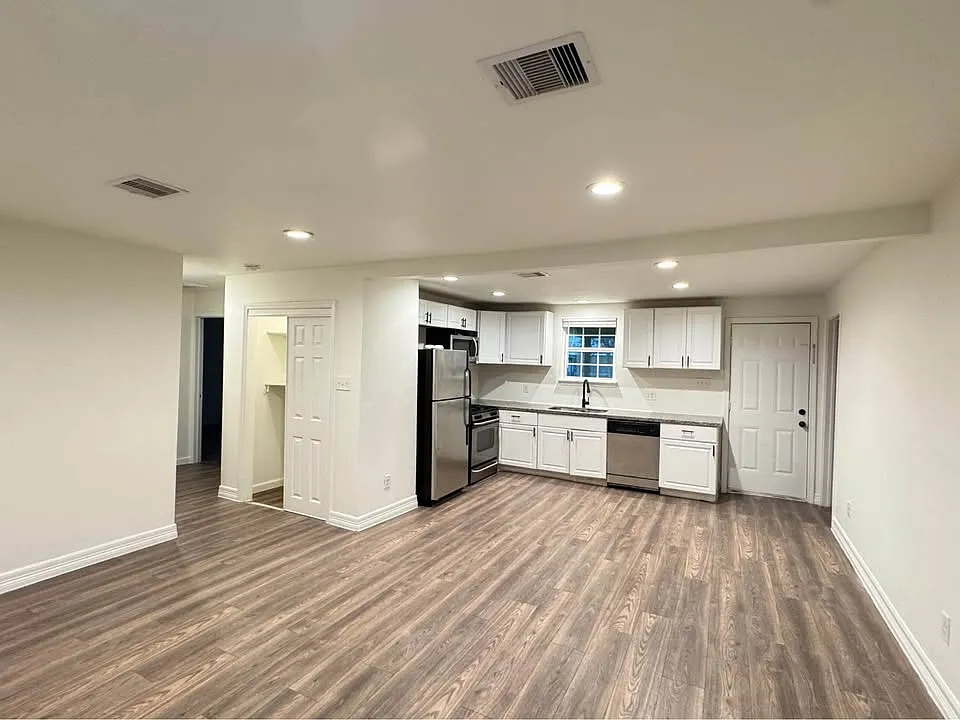 4 bed, 1360 sqft, $1,700 — Photo 1