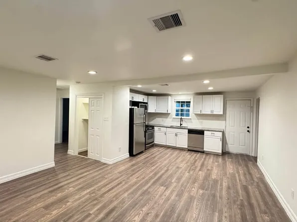 122 Oak St, Stafford, TX 77477