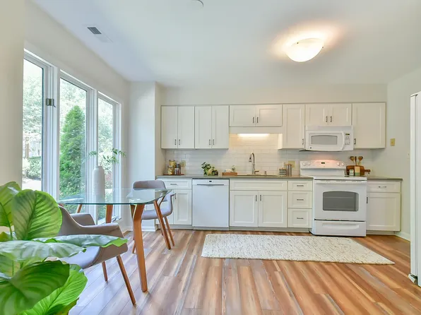 137 Berry Patch Ln, Chapel Hill, NC 27514