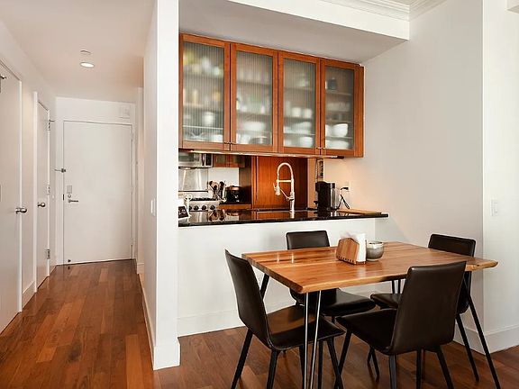4th image of 250 E 53rd St APT 403
