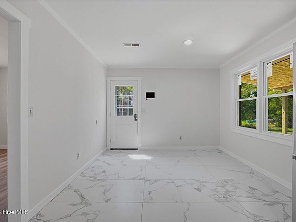 5th image of 122 Candlewood Drive