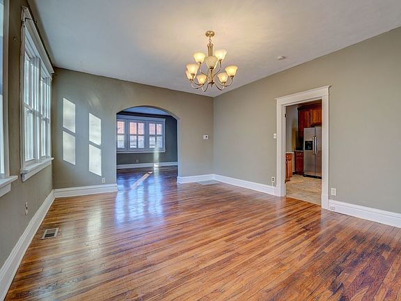 4th image of 1018 E Linden Ave