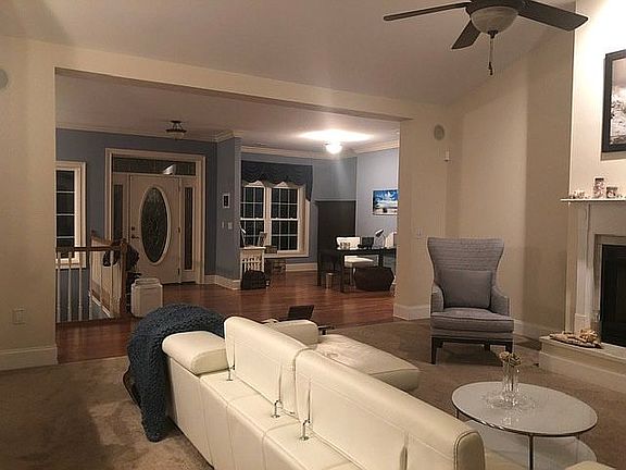 4th image of 2611 Royal Oak Dr