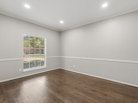 4th image of 3007 Eagle Lake Dr