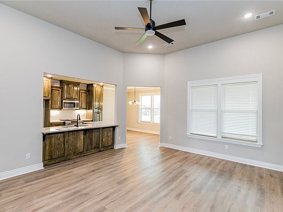4th image of 6605 Basswood