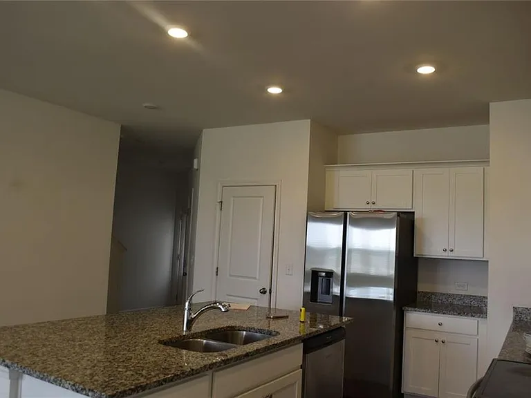 190 Mission Blvd — Photo 8