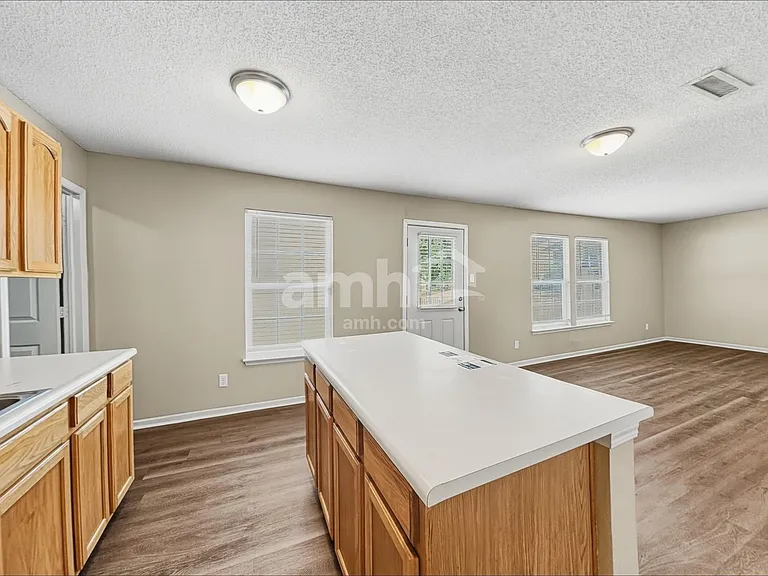 6804 Woodland Heights Dr — Photo 4