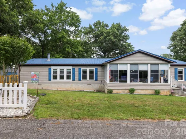 20 Little Austin Ln, Leicester, NC 28748