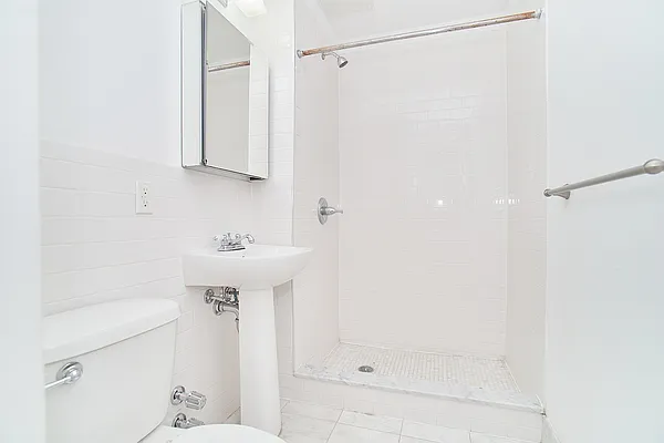 Rented by Keller Williams NYC | media 29