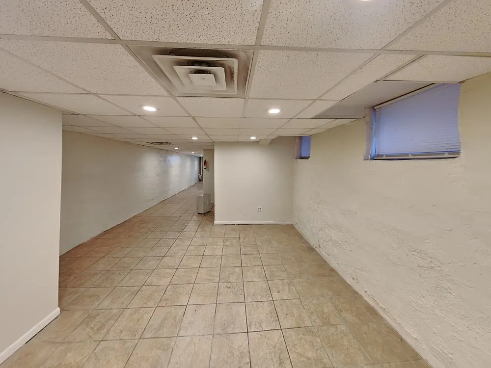 Building Photo - 1712 Summit St #D