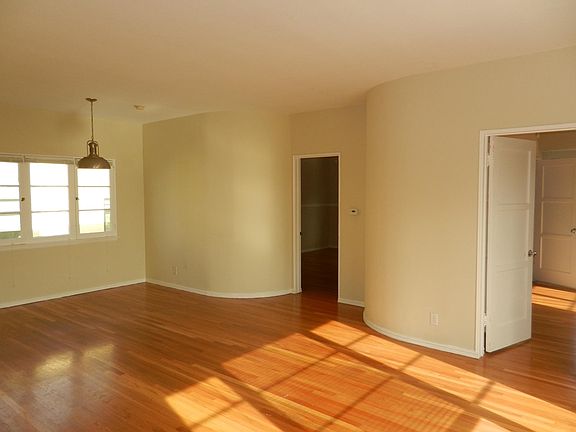 2nd image of 1423 Washington Ave APT 3