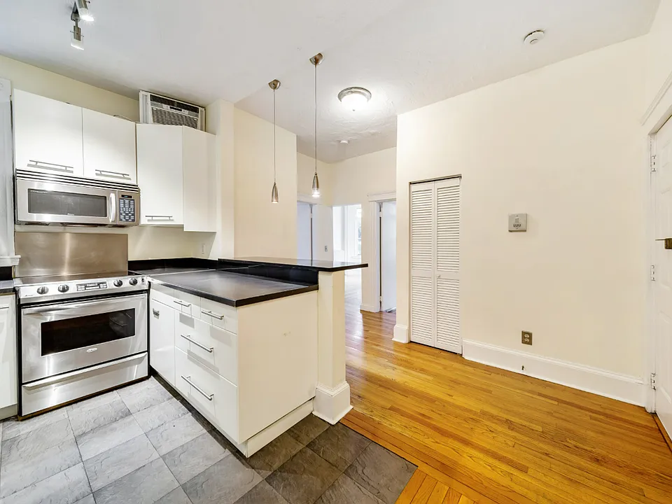 137 Peterborough St #21