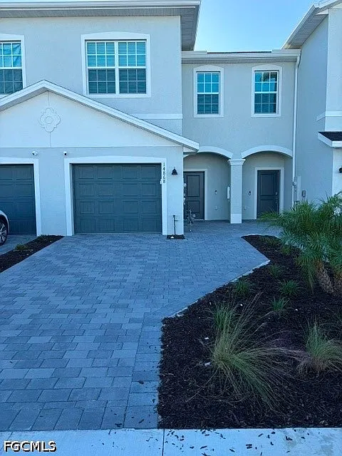 3 bed, 2.5 bath, 1871 sqft, $2,200 — Photo 1