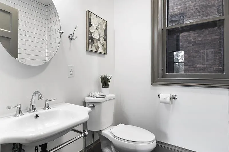 3 bed, 1.0 bath, 1296 sqft, $1,650 — Photo 3