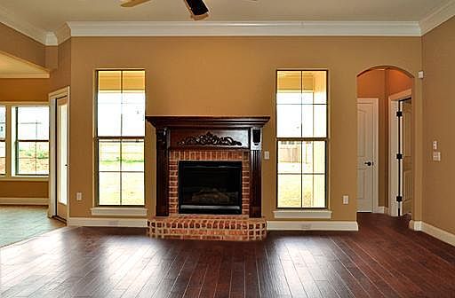 3rd image of 607 Manassas Cir