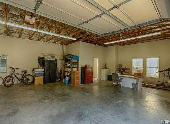 5th image of 10951 Owensmouth Ave