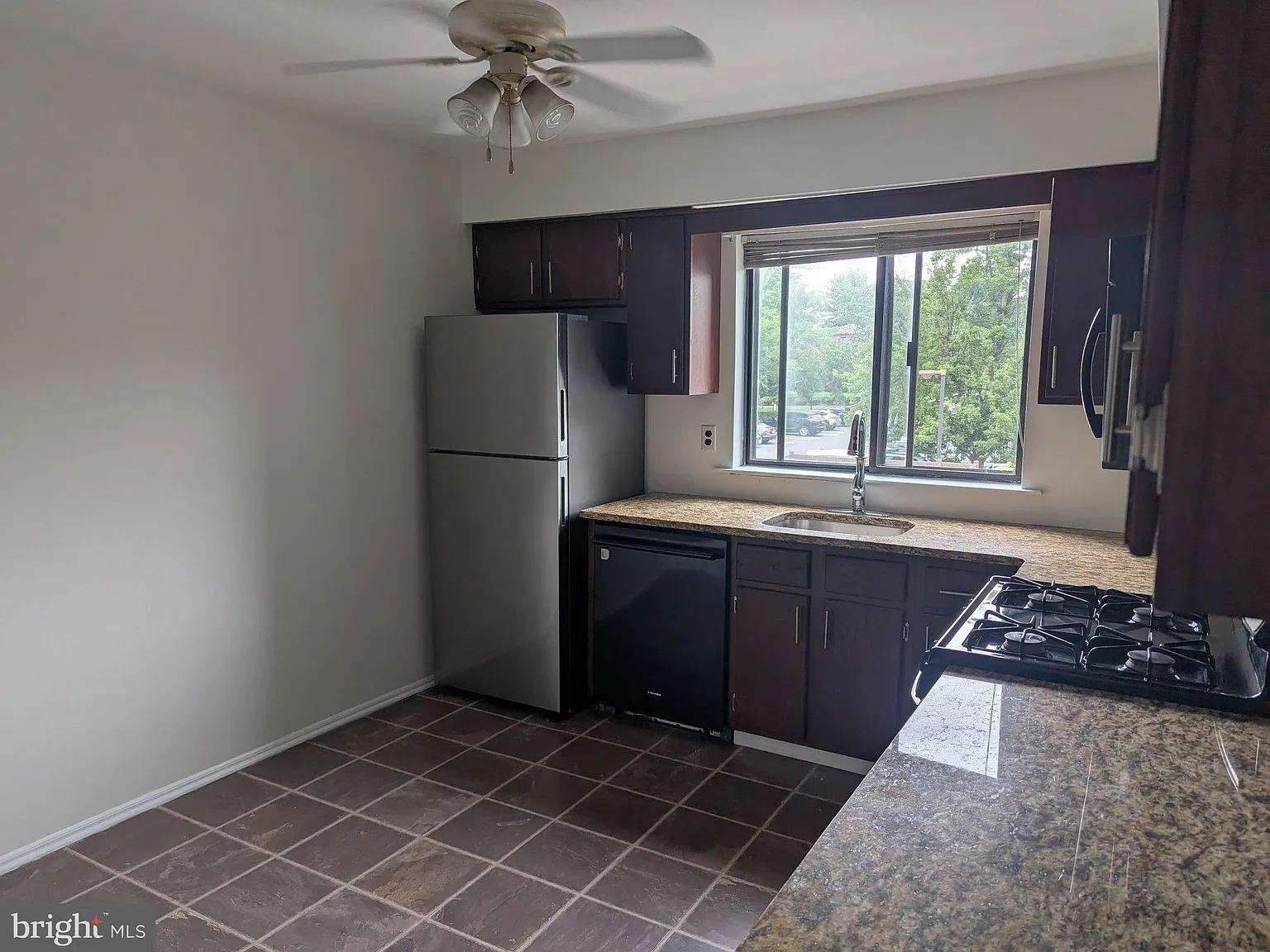 2 bed, 2.0 bath, 1215 sqft, $2,200 — Photo 2