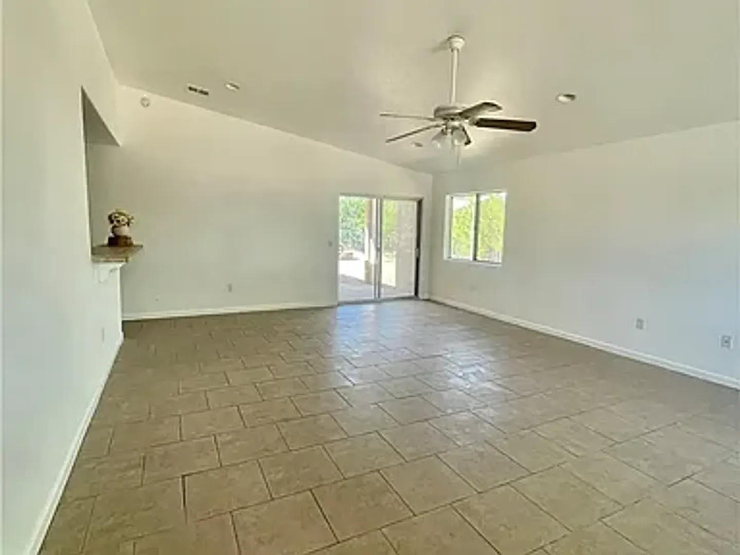 Close to Base 3 Bedroom 2 Bathroom Home — Photo 3