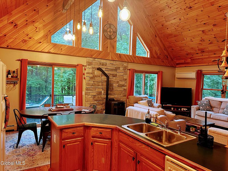 5th image of 255 Old Gale Hill Road