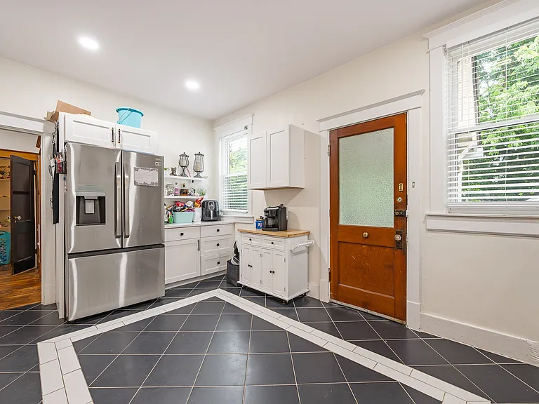 2111 Lowell Ave — Photo 16