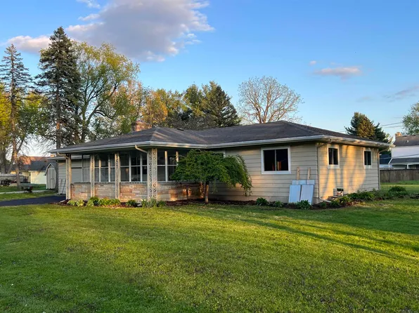 10010 Black St, Leo, IN 46765