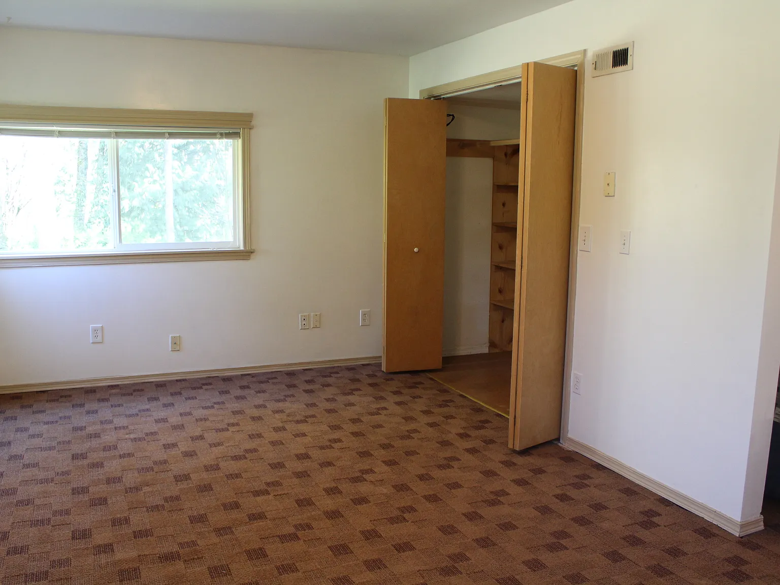 2 bed, 1.5 bath, 1200 sqft, $2,000 — Photo 3